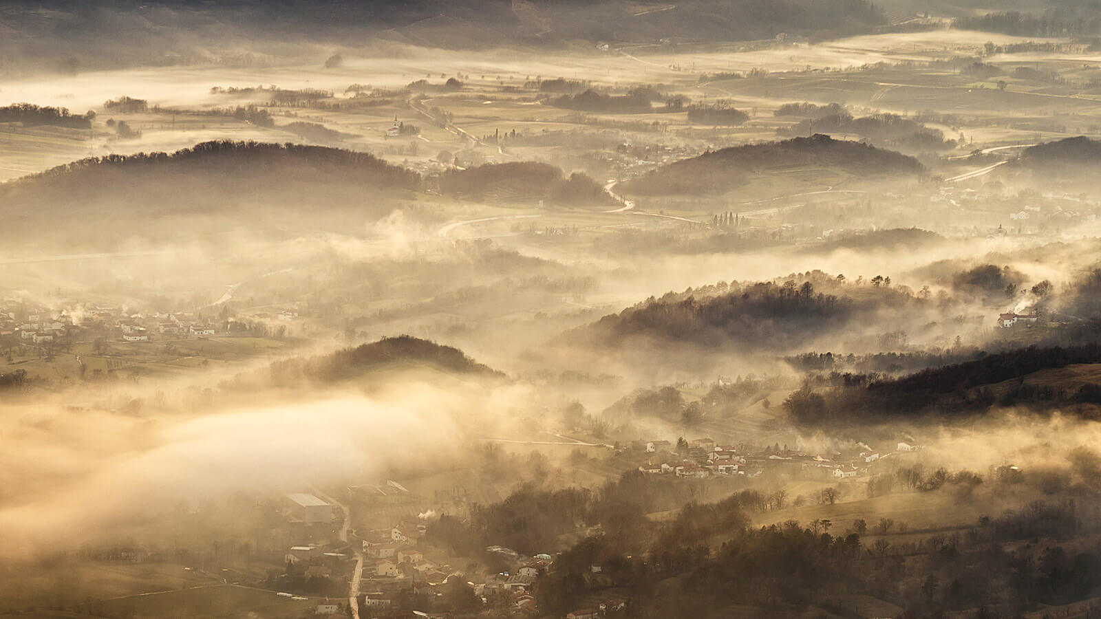 Meglice nad Vipavsko dolino. Posento iz Čavna